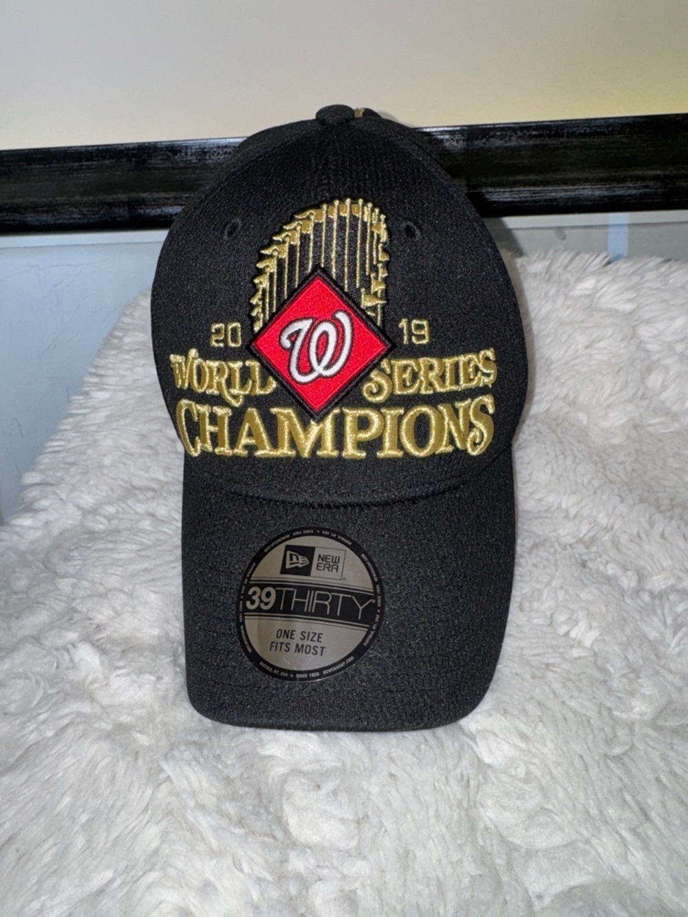 World Series champions cap NWT black gold embroidery, red patch 2019 collector